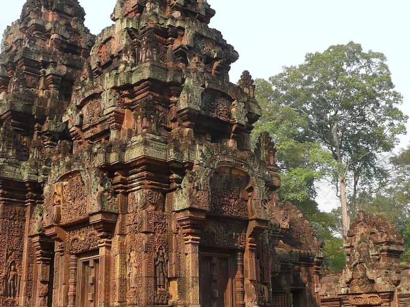 Capture the timeless beauty of Banteay Srei’s Khmer heritage